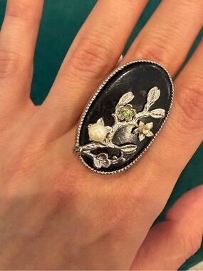 Silver Floral Oval Statement Ring — Black Inlay Size 6 NWT